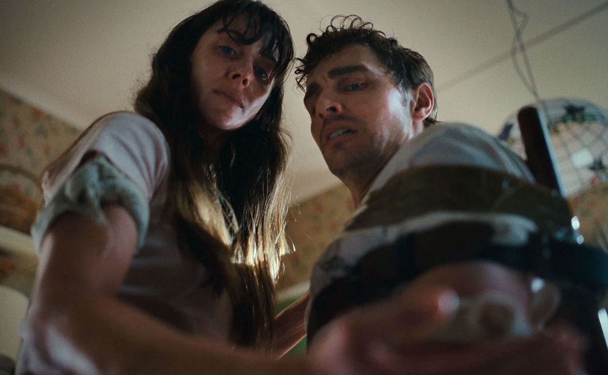 ‘Together’: Dave Franco y Alison Brie atrapados entre el amor y el horror